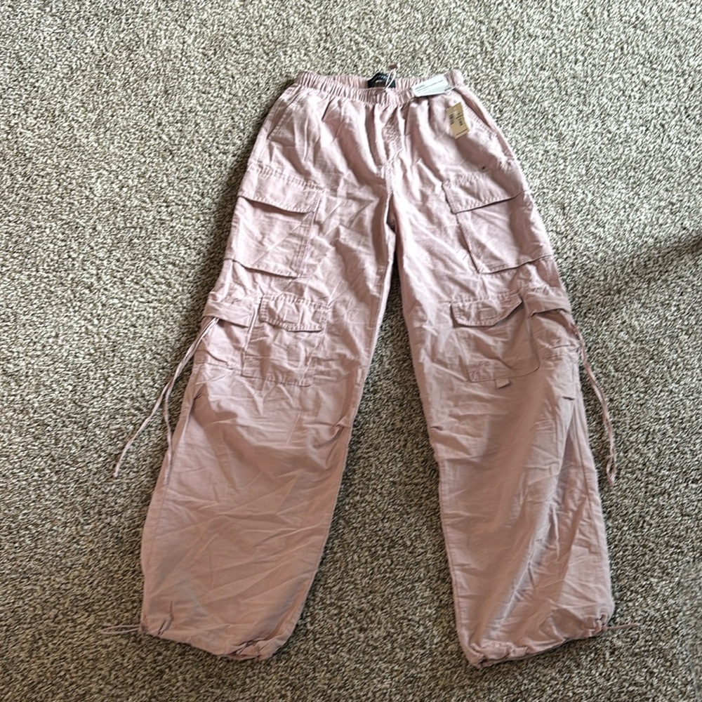 baby pink aeropostale parachute cargo pants (size xs)